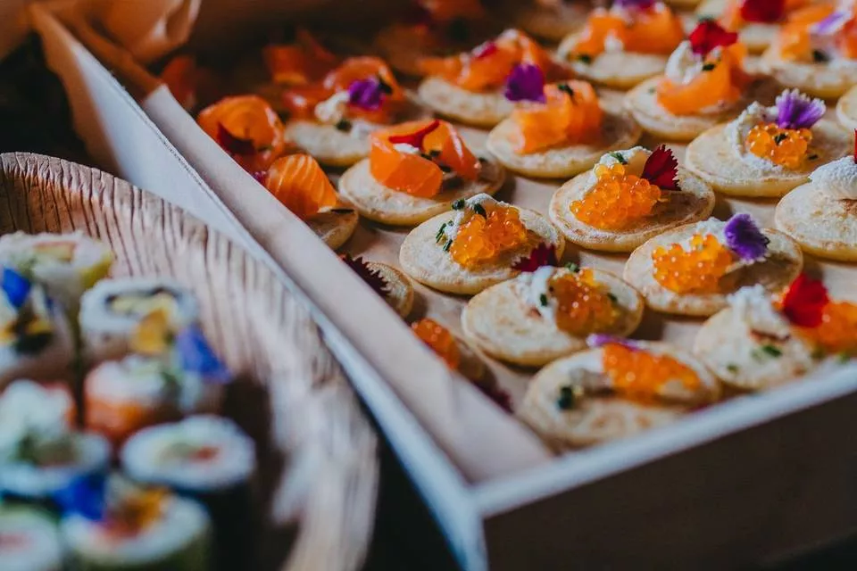 traiteur brunch authentique brunch avec blinis et sushis